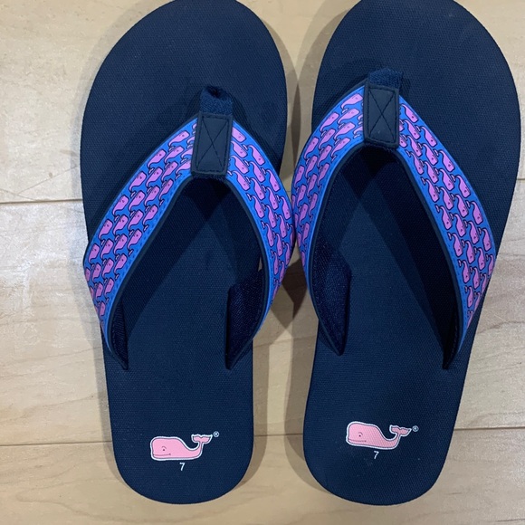 Vineyard Vines Other - Girl’s Vineyard Vine Flip Flops Size 7
Navy and pink whales